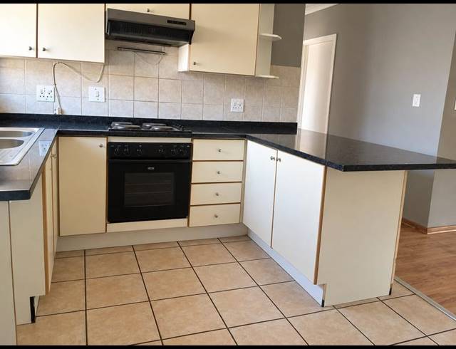 3 BEDROOM TOWNHOUSE FOR SALE IN DIE HOEWES